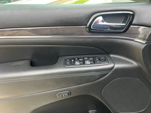 Used 2020 Jeep Grand Cherokee Overland AWD/4WD image 41