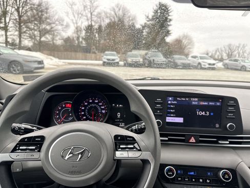 Used 2022 Hyundai Elantra SEL image 11