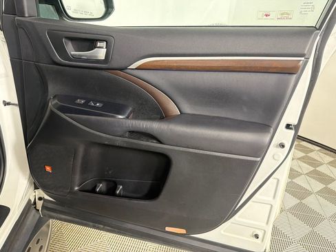 Used 2016 Toyota Highlander Limited w/ Driver Technology Package AWD/4WD image 16