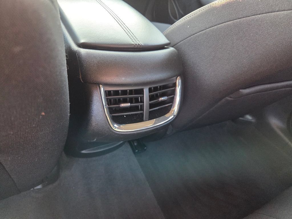 Used 2023 Chevrolet Malibu LT w/ Driver Confidence Package FWD image 9