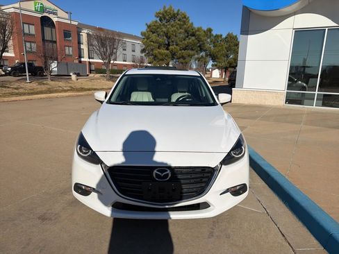 Used 2018 MAZDA MAZDA3 Grand Touring image 3