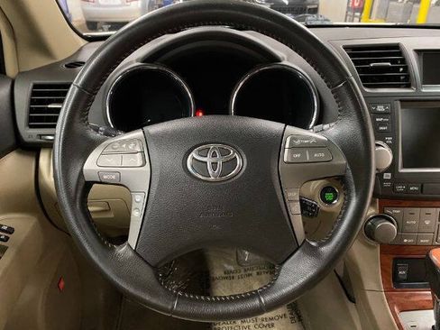 Used 2009 Toyota Highlander Limited w/ Extra Value Pkg 8 AWD/4WD image 23