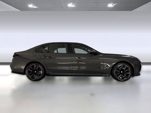 New 2026 BMW 740i image 7