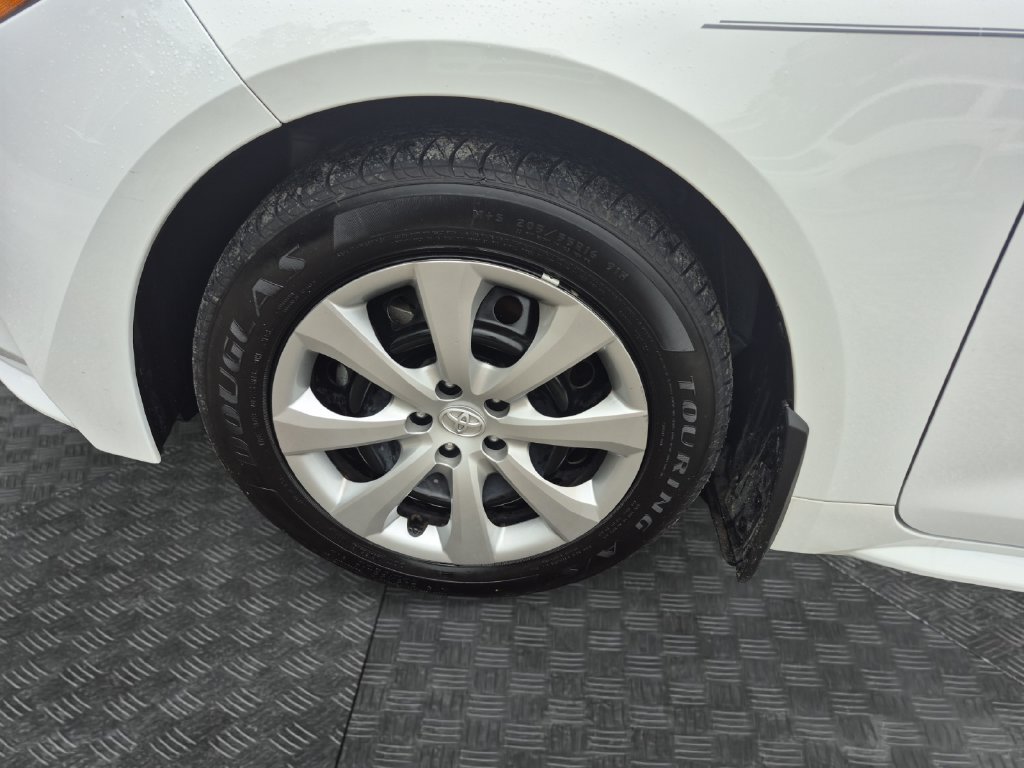 Used 2025 Toyota Corolla LE FWD image 14