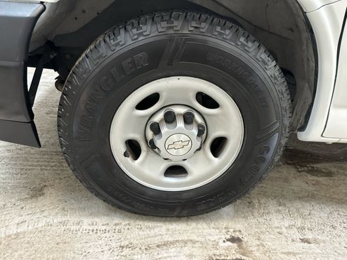 Used 2018 Chevrolet Express 2500 w/ Driver Convenience Package image 11