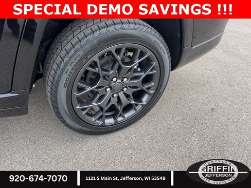 New 2025 Jeep Grand Cherokee L Summit w/ Obsidian Package image 16