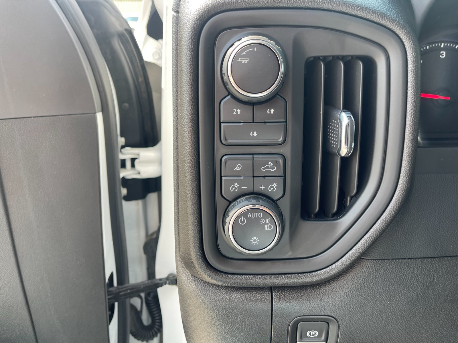 Used 2024 Chevrolet Silverado 2500 Custom w/ Custom Value Package AWD/4WD image 30