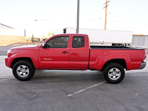 Used 2007 Toyota Tacoma PreRunner RWD image 3