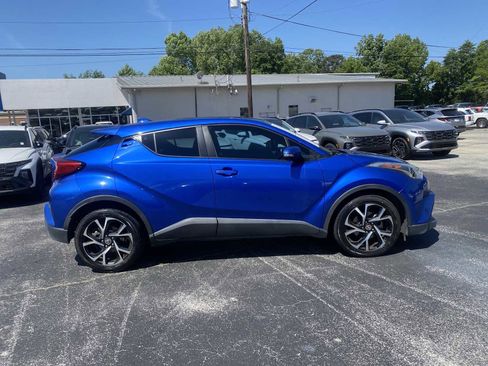 Used 2018 Toyota C-HR XLE image 4
