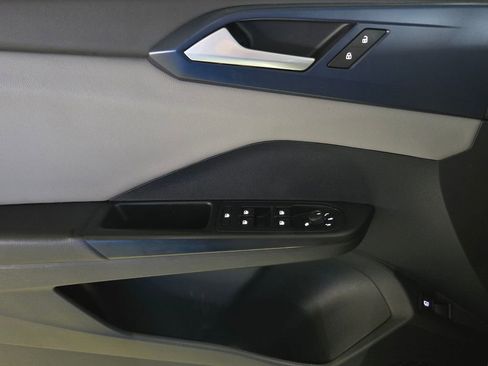 Certified 2022 Volkswagen Taos SE w/ Panoramic Sunroof Package image 27