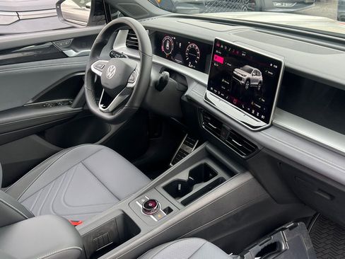New 2026 Volkswagen Tiguan SE R-Line AWD/4WD image 11