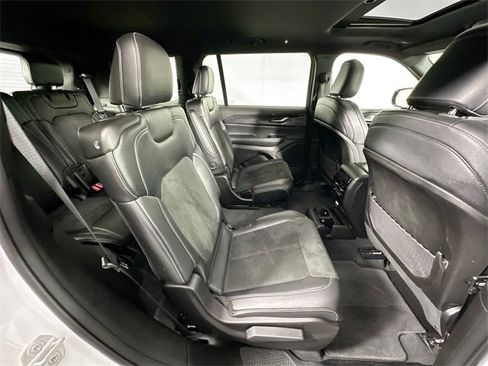 Used 2023 Jeep Grand Cherokee L Laredo image 26