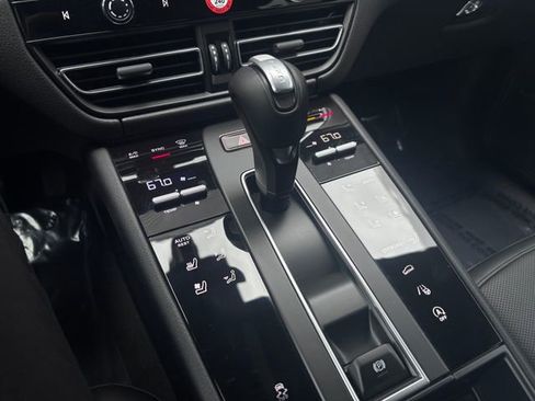 Certified 2026 Porsche Macan image 21