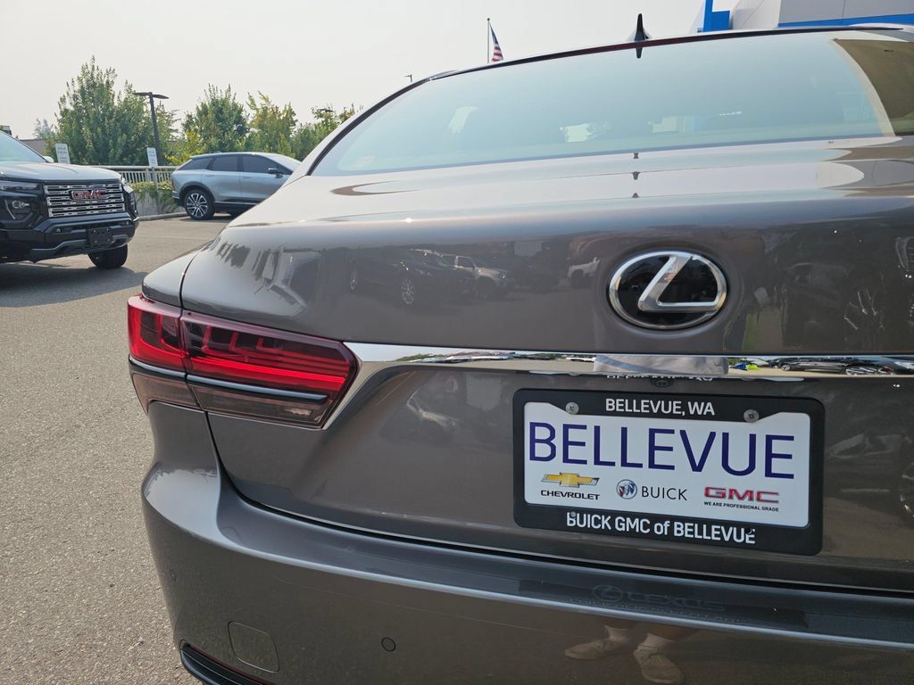 Used 2021 Lexus LS 500 AWD w/ Interior Upgrade Package image 16