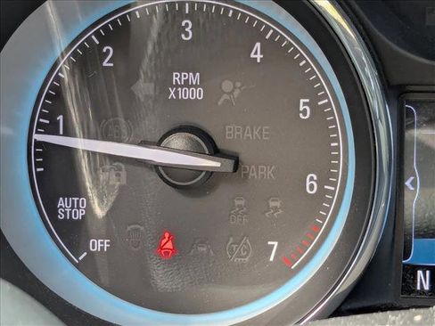 Used 2017 Buick Envision Essence image 3