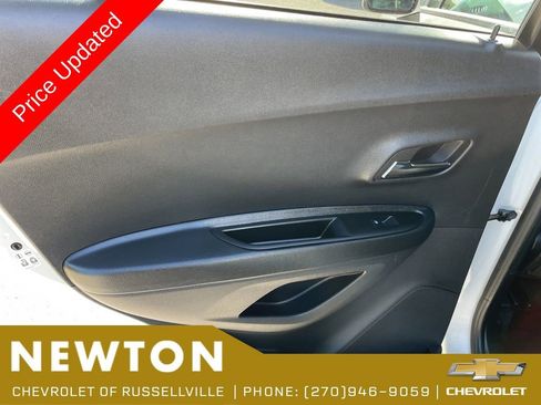 Used 2022 Chevrolet Trax LT AWD/4WD image 42