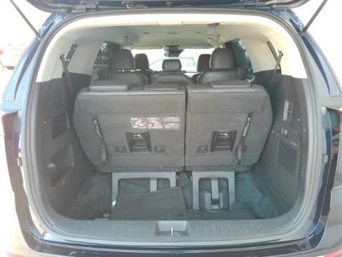 Used 2024 Kia Carnival LX FWD image 24