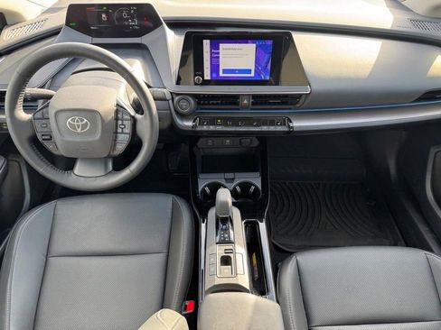 Used 2025 Toyota Prius XLE image 11