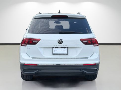 Certified 2024 Volkswagen Tiguan SE w/ Panoramic Sunroof Package FWD image 5