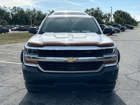 Used 2018 Chevrolet Silverado 1500 W/T w/ Trailering Package image 2