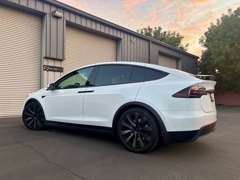 Used 2022 Tesla Model X image 9