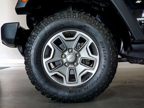 Used 2013 Jeep Wrangler Unlimited Rubicon w/ Connectivity Group AWD/4WD image 35