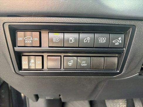 Used 2023 Toyota Sequoia Platinum AWD/4WD image 7