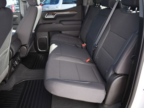 New 2026 GMC Sierra 1500 SLE w/ Preferred Package image 25