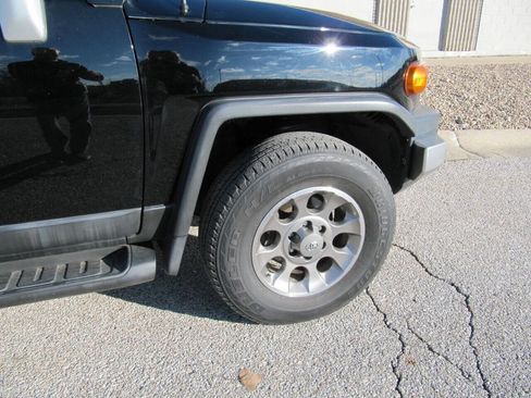 Used 2012 Toyota FJ Cruiser 4WD image 5