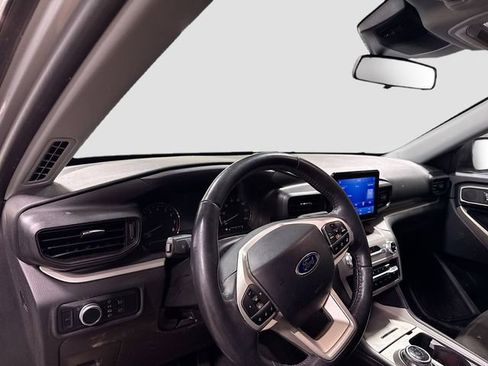 Used 2023 Ford Explorer XLT image 10