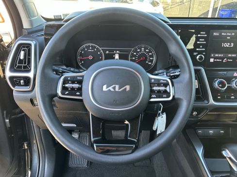 Used 2023 Kia Sorento LX image 11