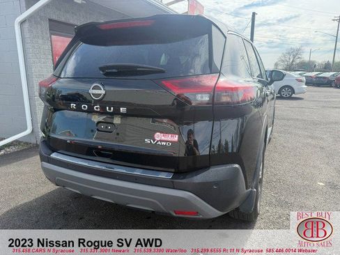 Used 2023 Nissan Rogue SV image 2