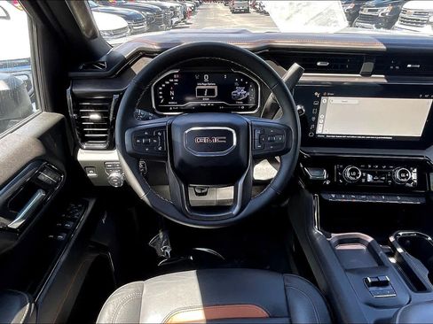 Used 2024 GMC Sierra 2500 AT4 w/ Technology Package AWD/4WD image 7