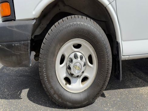 Used 2008 Chevrolet Express 3500 RWD image 22