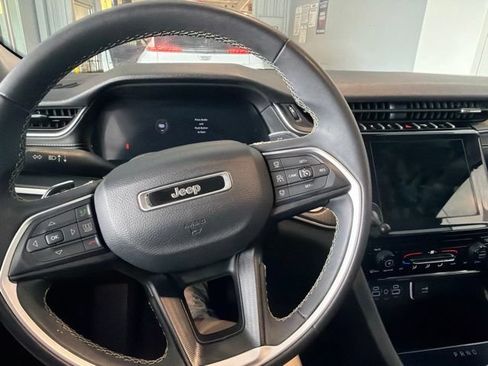 Used 2023 Jeep Grand Cherokee L Laredo AWD/4WD image 7
