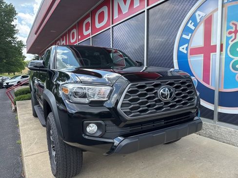 Used 2023 Toyota Tacoma TRD Off-Road image 1