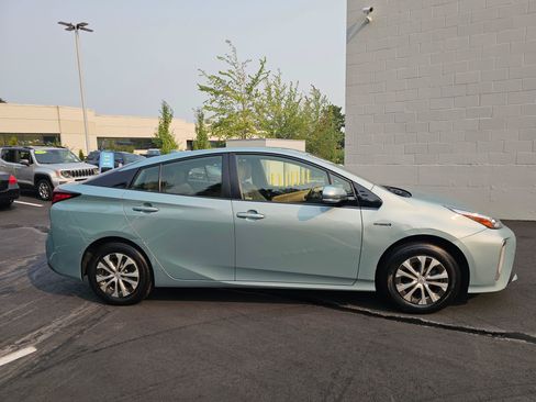 Used 2019 Toyota Prius XLE AWD/4WD image 8
