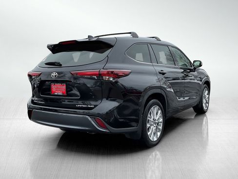 Used 2024 Toyota Highlander Limited image 5
