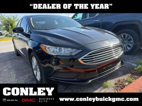 Used 2017 Ford Fusion SE w/ Fusion SE Technology Package image 1