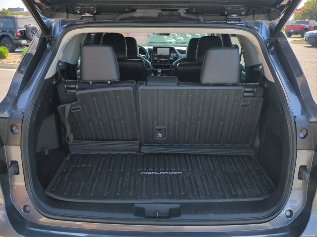 Used 2023 Toyota Highlander XLE AWD/4WD image 13