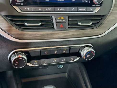 Used 2025 Nissan Altima 2.5 SV FWD image 9