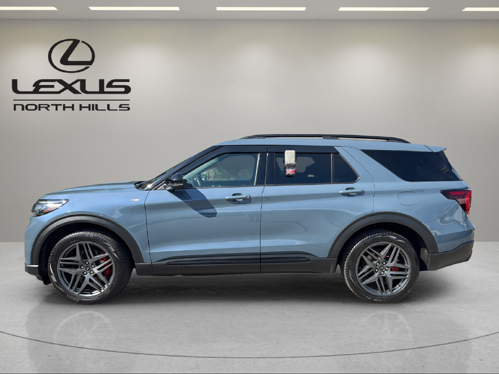 Used 2025 Ford Explorer ST-Line w/ Premium Package AWD/4WD image 9