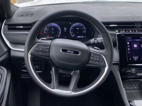 New 2025 Jeep Grand Cherokee Altitude image 37