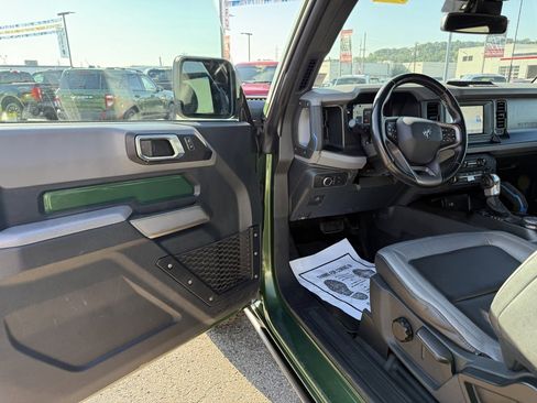 Used 2022 Ford Bronco Black Diamond image 13