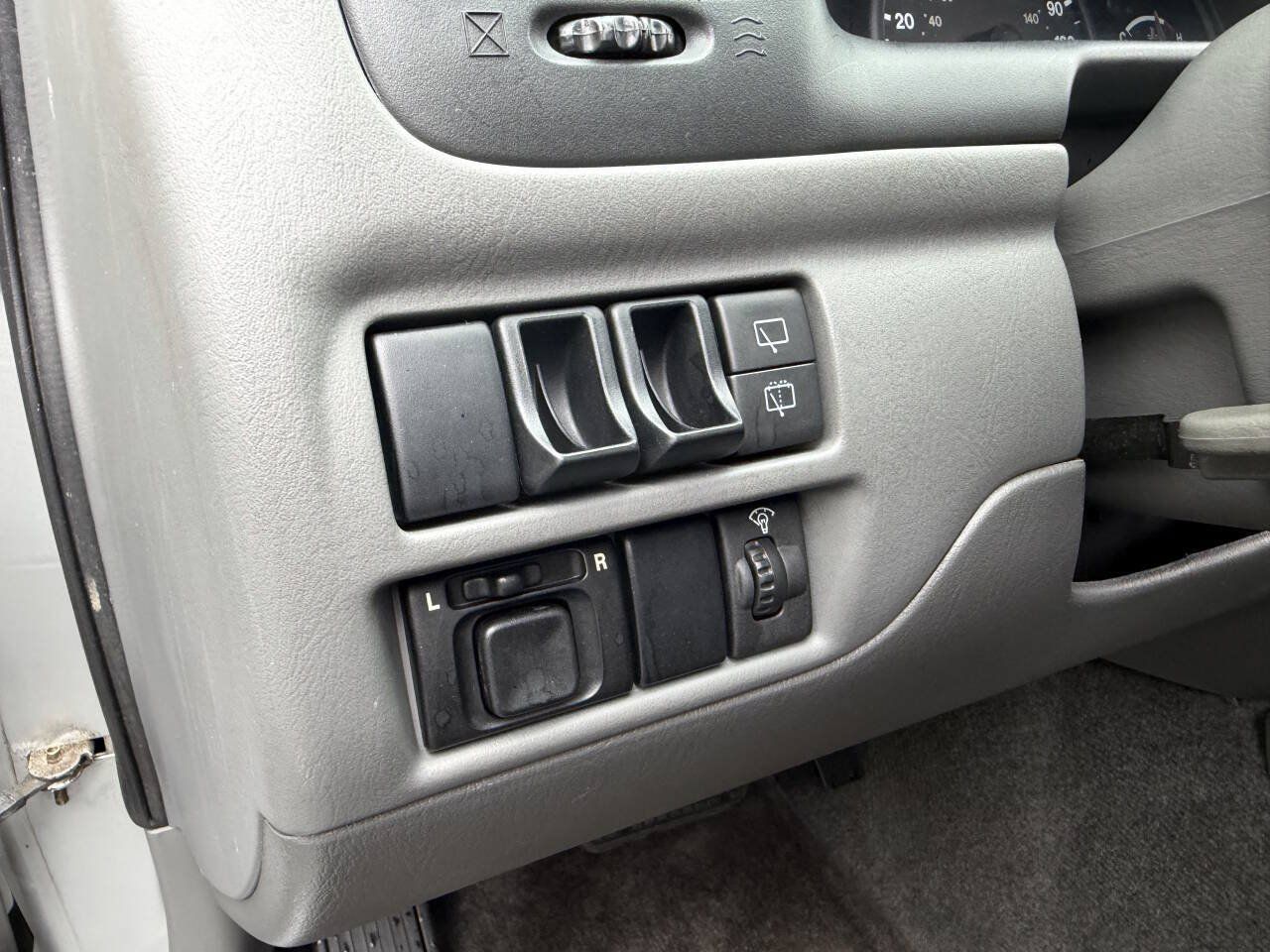 Used 2004 Chevrolet Tracker LT AWD/4WD image 17