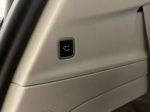 Used 2024 Chrysler Pacifica Touring-L FWD image 27