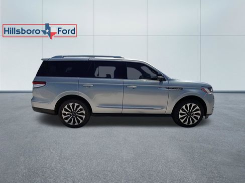 Used 2024 Lincoln Navigator Reserve AWD/4WD image 5