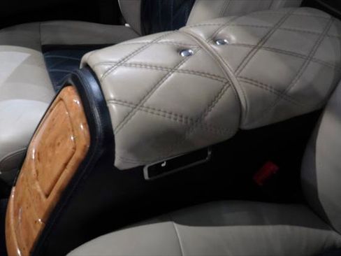 Used 2004 Rolls-Royce Phantom Sedan image 21