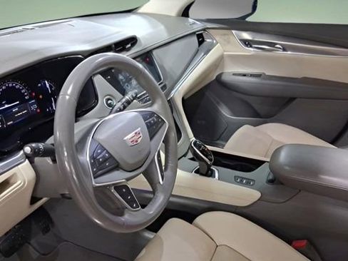 Used 2017 Cadillac XT5 Luxury w/ Driver Awareness Package image 25