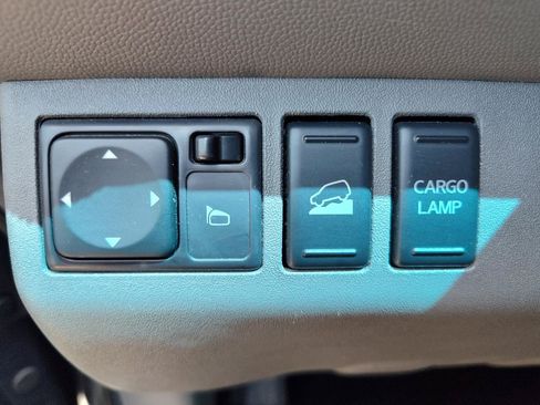 Used 2013 Nissan Frontier SV w/ SV Value Truck Pkg AWD/4WD image 28